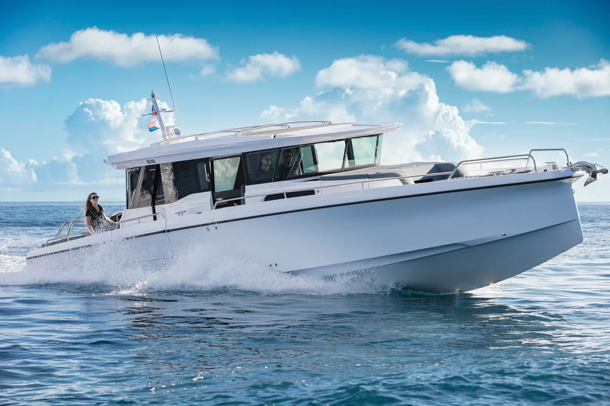 Axopar 45 sport cruiser under way