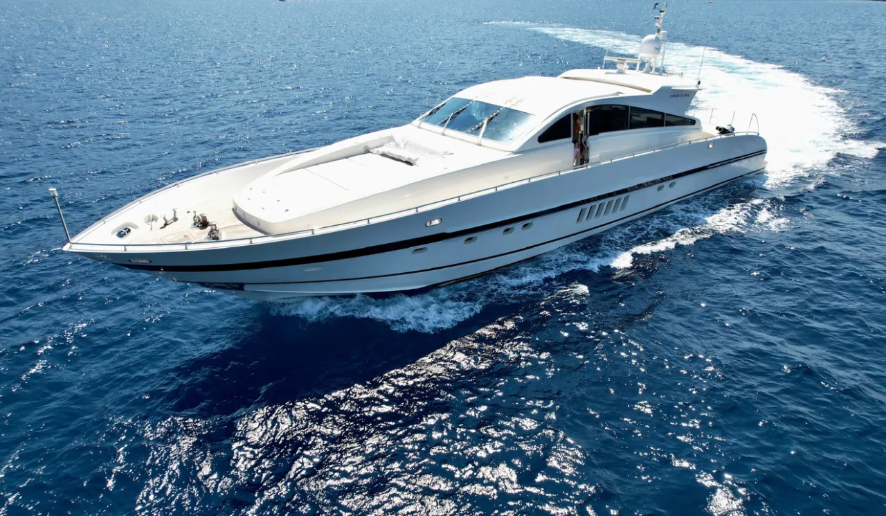 Leopard 90 motor yacht cruising at speed