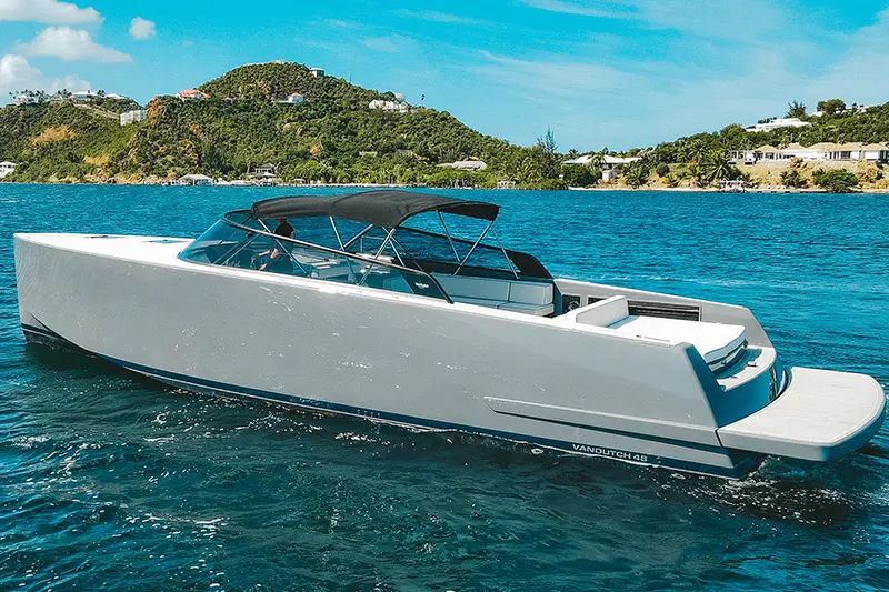 VanDutch 48 bow lounge and sundeck